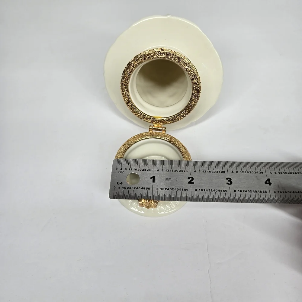 Vtg Ceramic Christmas Tree Hinged Trinket Box White‎ Gold Stars Holiday Decor